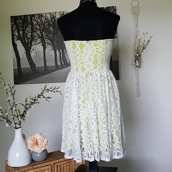 Guess Chartreuse and lace strapless dress - Picture 3 of 6